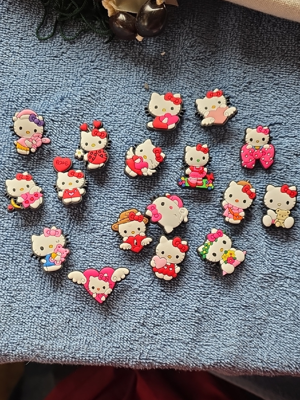 Hello Kitty Mixed Pink & Red Rubber Hair Charms